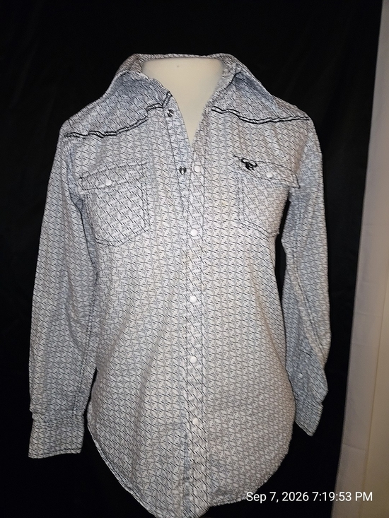 Tops - Men's Long Sleeve Button-Up Shirt in White with Geometric Print